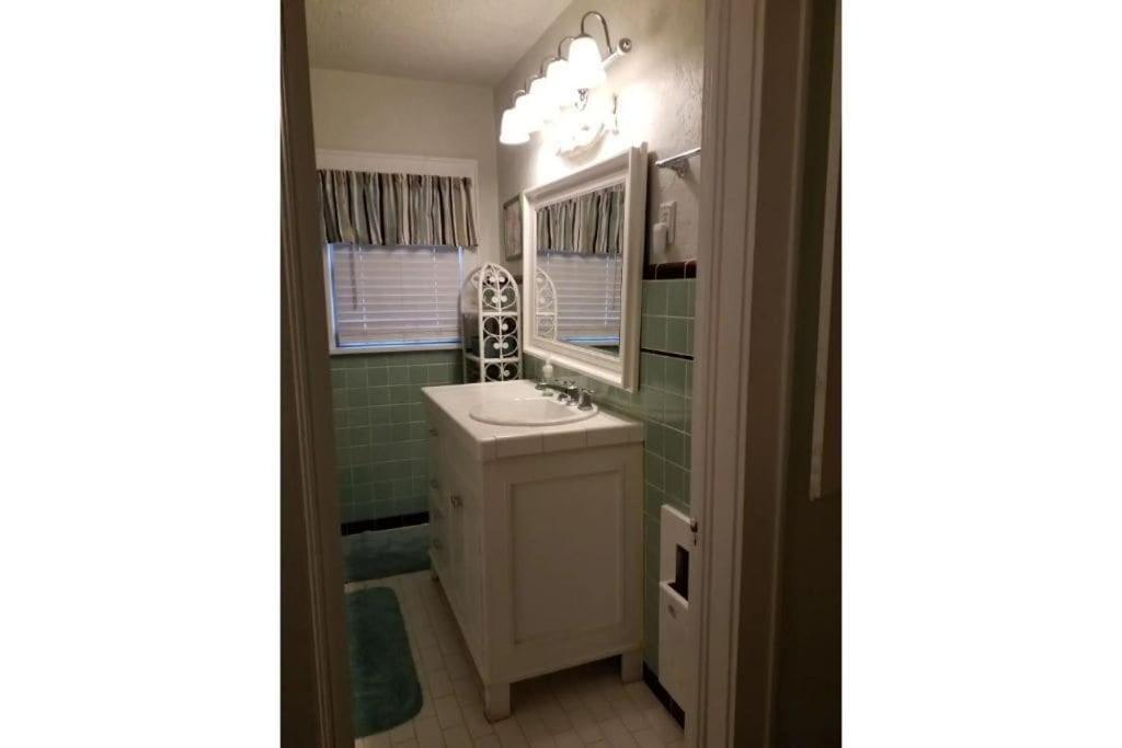 1 Mile To Fort Sill! The Carolebelle Cottage Sleeps 8 With Hottub,Grills,Firepit Lawton Exterior photo